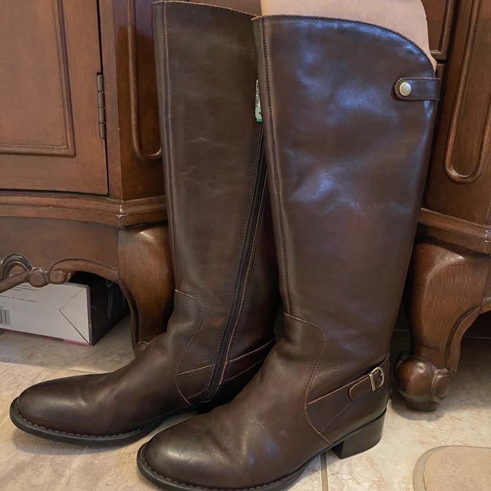 Born brown riding boots Sz 8